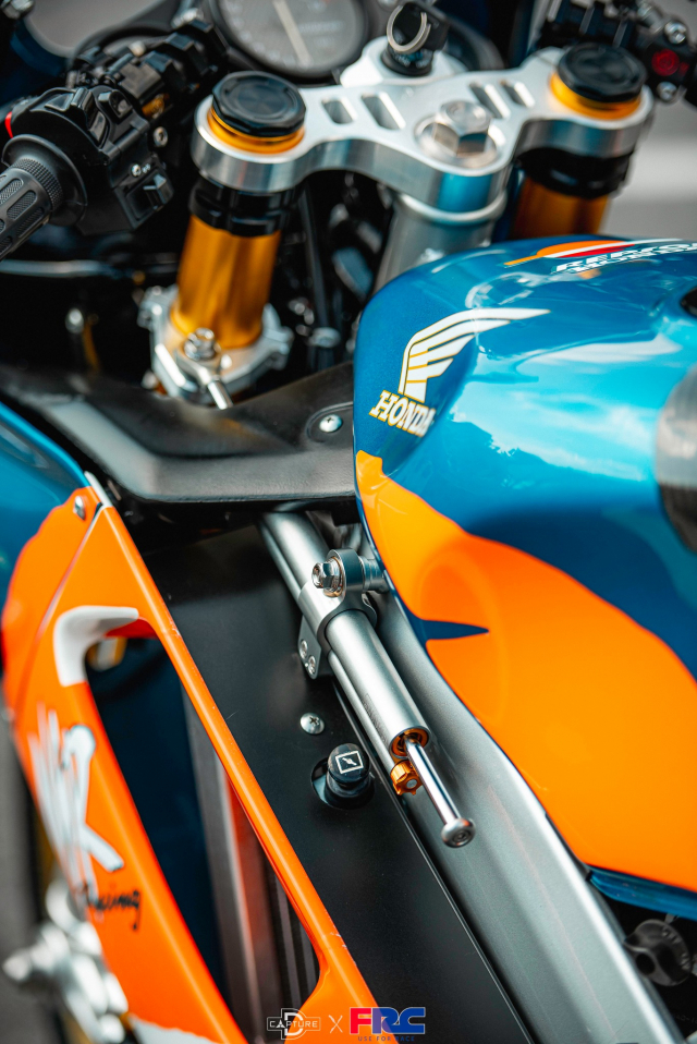 NSR150R SP hoa thanh ban do sieu kinh dien khi roi vao tay tin do cuong Ohlins - 4