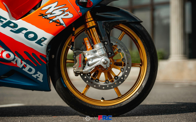 NSR150R SP hoa thanh ban do sieu kinh dien khi roi vao tay tin do cuong Ohlins - 6