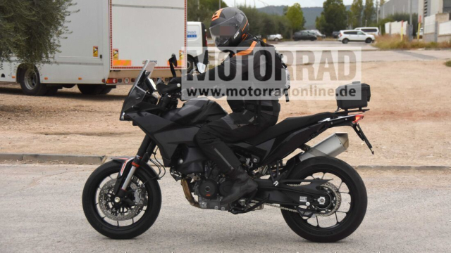 KTM 890 SMT 2023 se duoc tiet lo vao ngay 24 thang 4 - 6