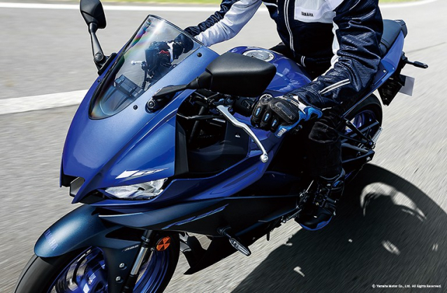 Yamaha R25 2023 chinh thuc ra mat voi giao dien an tuong