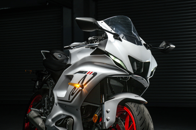 Yamaha R7 2023 bo sung them mau moi gia khong doi