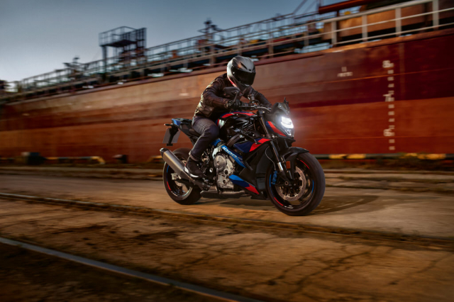 Chi tiet BMW M1000R 2023 duoc ra mat tai Thai Lan hon 1 ty VND