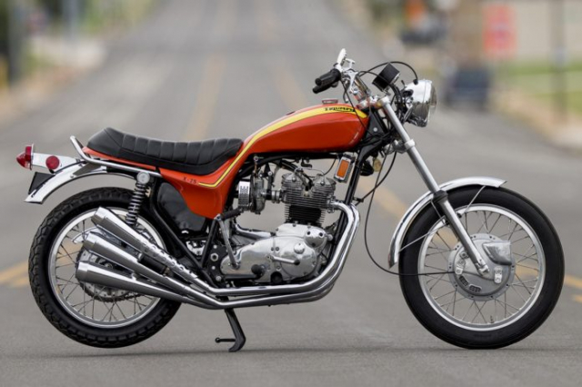 Lo tin TRIUMPH dang ky cac nhan hieu Hurricane Adventurer va Street Tracker tro ve tu qua khu - 3