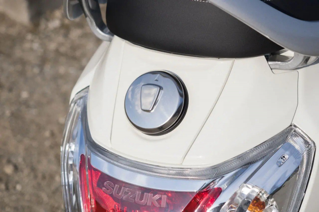 Mau xe Suzuki duoc menh danh la DOI THU cua Ninja Lead co gi dac biet - 7