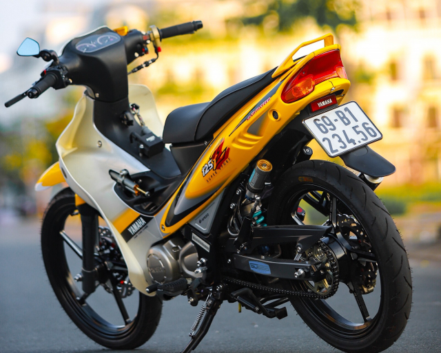 Yaz 125 tro thanh ban do kinh dien khi DOC CHIEM trang bi Nitron Race Pro - 45