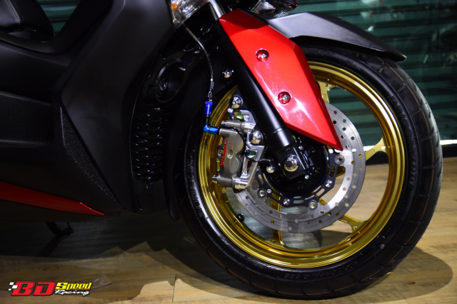 Yamaha XMax do bat mat voi tone mau do candy - 7