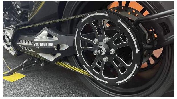 Chi tiet Wolverine XS 800 trinh lang mau Cruiser voi lop sau 360 va gap don - 6