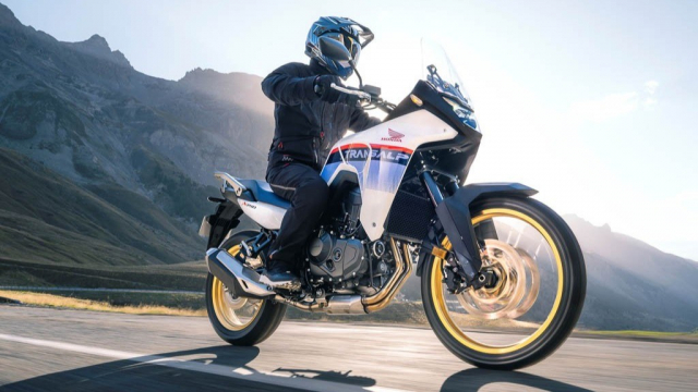 Honda CB750 Hornet va XL750 Transalp Gianh Giai thuong Thiet ke Red Dot 2023