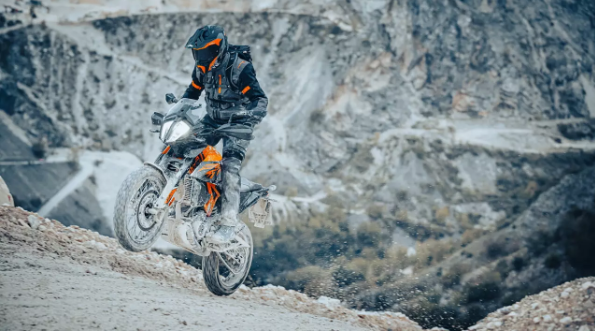KTM du kien se som tung ra cac bien the 390 Adventure moi - 5