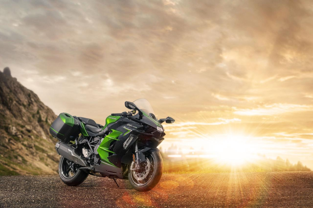 Ra mat phien ban Ninja H2 SX 2023 moi bo sung chuc nang tu dong chieu xa - 13