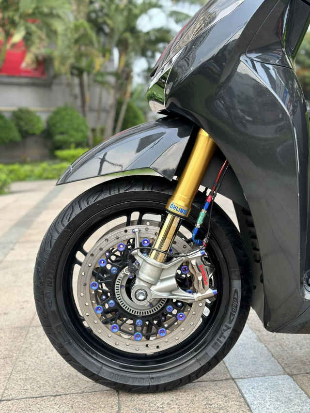 Tuong dai SH300i quay lai thoi huy hoang voi dan chan Upside down 3 dia - 8