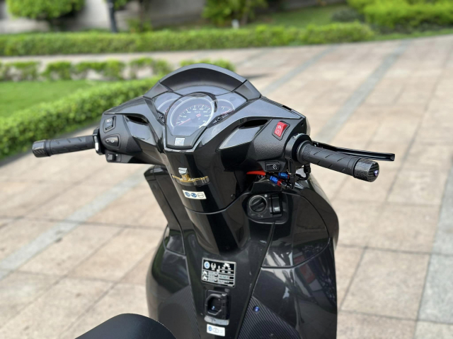Tuong dai SH300i quay lai thoi huy hoang voi dan chan Upside down 3 dia - 12
