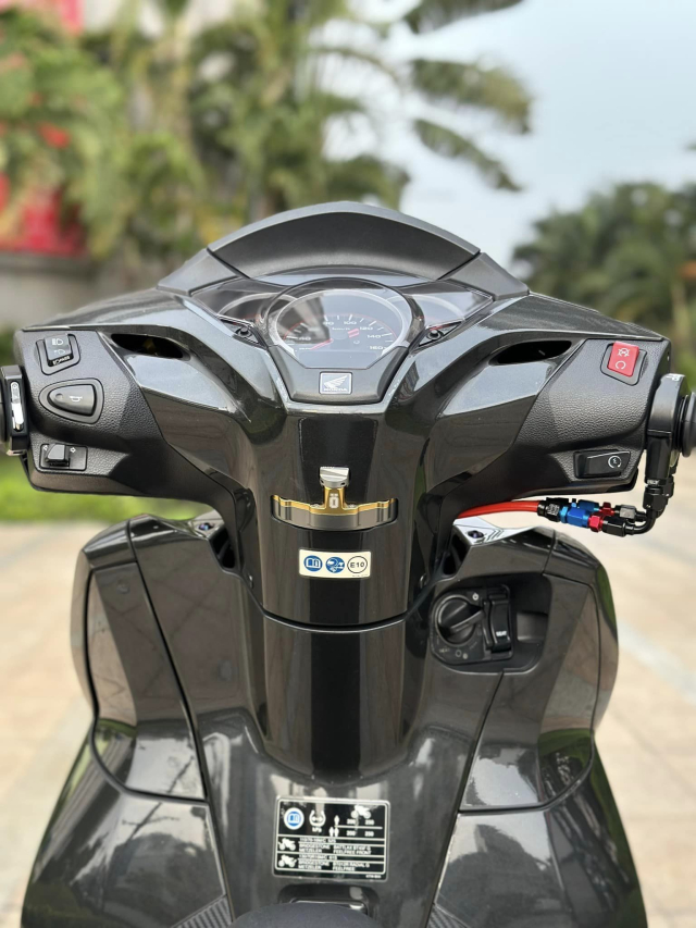 Tuong dai SH300i quay lai thoi huy hoang voi dan chan Upside down 3 dia - 17
