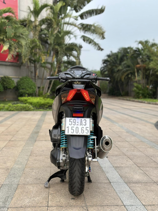 Tuong dai SH300i quay lai thoi huy hoang voi dan chan Upside down 3 dia - 28