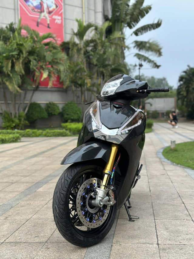 Tuong dai SH300i quay lai thoi huy hoang voi dan chan Upside down 3 dia - 33