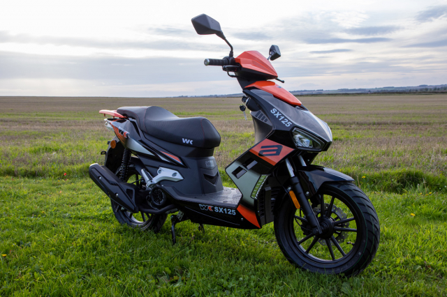 WK SX125 gay an tuong boi cum dong ho doc dao trong gioi tay ga - 3