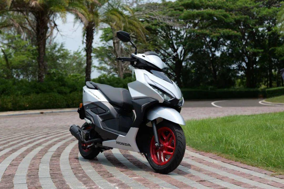 Bat ngo truoc thong tin Honda NS125RX dang ky tai Viet Nam doi thu cua Freego day roi anh em