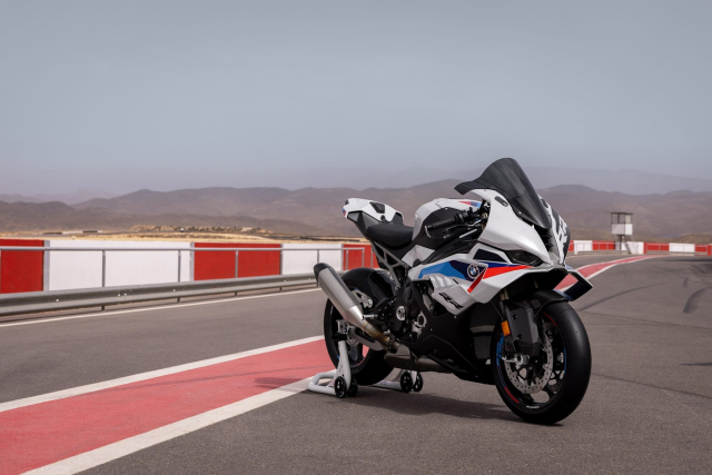 BMW S1000RR 2025 chuyen minh voi thiet ke bat doi xung da tro lai roi ne AE - 4