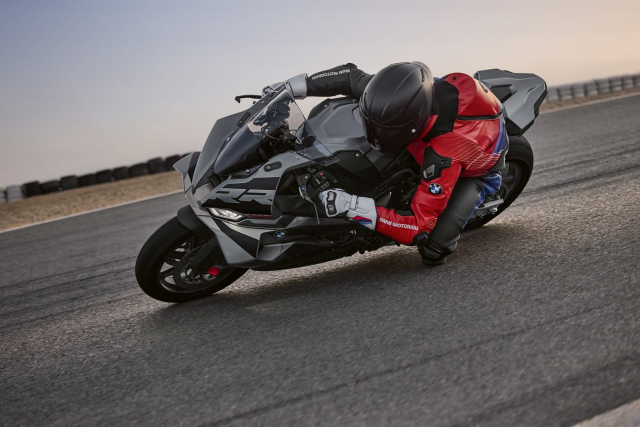 BMW S1000RR 2025 chuyen minh voi thiet ke bat doi xung da tro lai roi ne AE - 16