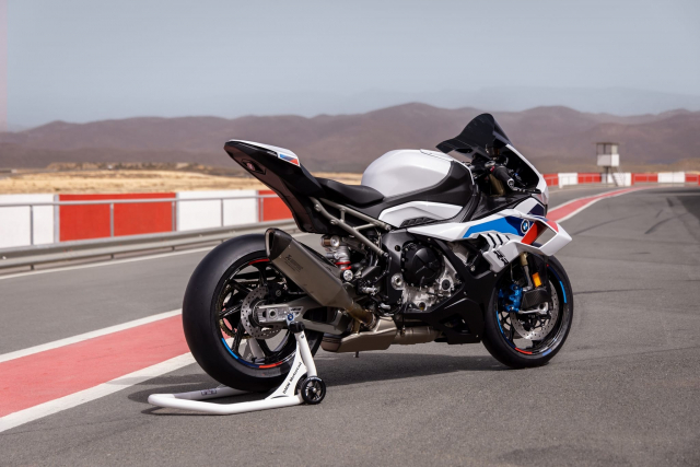 BMW S1000RR 2025 chuyen minh voi thiet ke bat doi xung da tro lai roi ne AE - 18