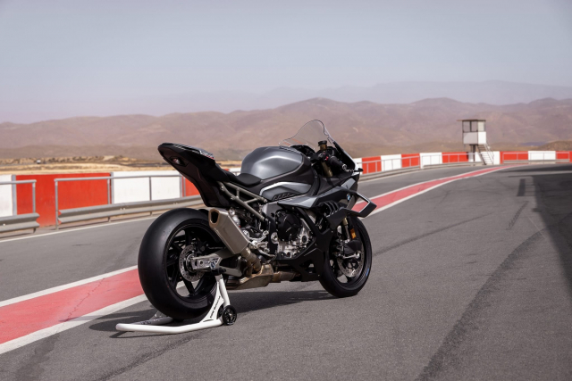 BMW S1000RR 2025 chuyen minh voi thiet ke bat doi xung da tro lai roi ne AE - 22