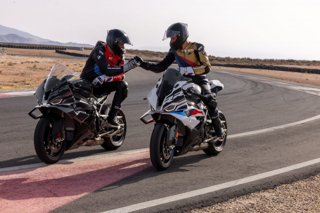 BMW S1000RR 2025 chuyen minh voi thiet ke bat doi xung da tro lai roi ne AE - 24