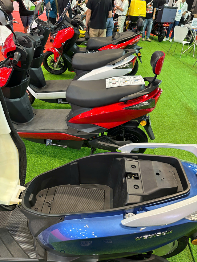 Can canh xe dien Wedison Bee co ngoai hinh giong Honda LEAD tai VMS 2024 - 12