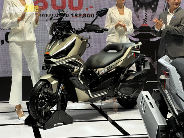 Hinh anh thuc te Zontes 368G ADV tai Motor Expo 2024 o ngoai trong dep khong thua Honda ADV350 - 15