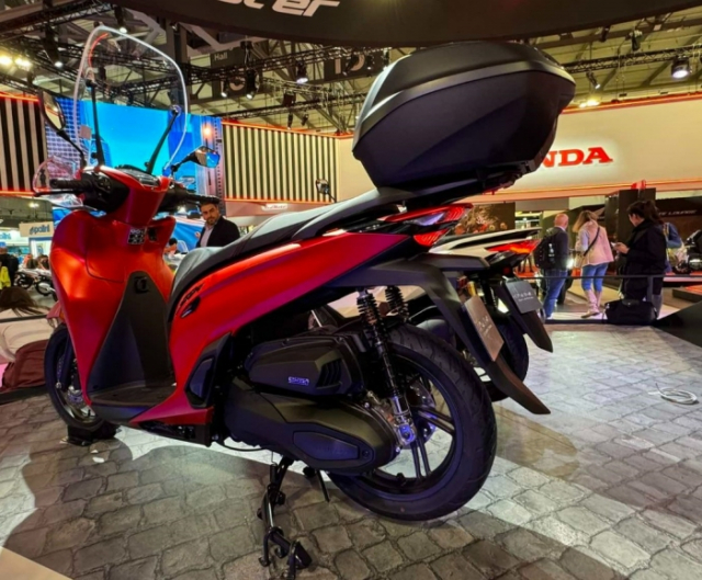 Cung toi soi Honda SH350i Y 2025 vua ra mat tai EICMA 2024 co gi khac biet so voi ban Viet Nam - 21