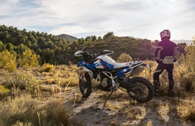 Hang xe Duc trinh lang Concept F450GS theo toi no la chiec xe thu nho cua R1300GS - 10
