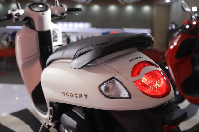 Honda Scoopy 2025 vua ra mat but pha trong thiet ke moi va co nhieu tinh nang dang chu y ne AE - 6