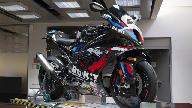 BMW M1000RR WSBK Champion 2024 lo dien mau xe dac biet chao mung chuc vo dich the gioi WorldSBK