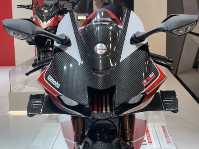 That su loi cuon khi soi chi tiet Bimota KB998 chay bang dong co Kawasaki tai EICMA 2024