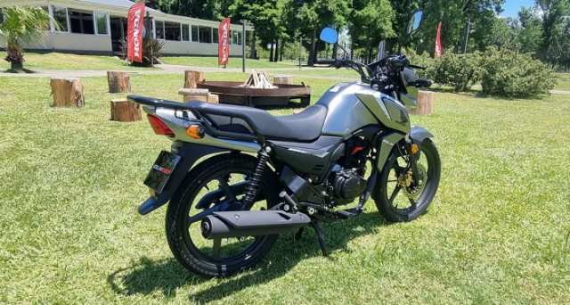 Honda chuan bi ra mat phien ban moi cho mau xe con tay 150cc ngay tai que huong cua Messi - 4