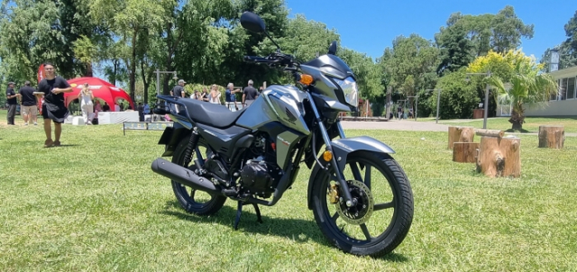 Honda chuan bi ra mat phien ban moi cho mau xe con tay 150cc ngay tai que huong cua Messi - 6