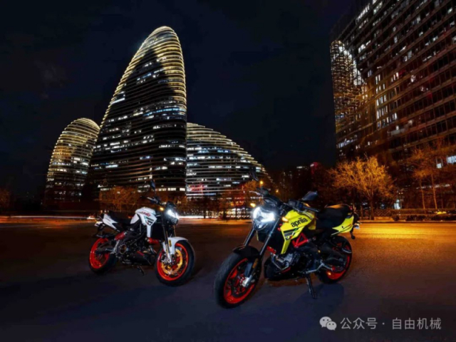 Aprilia Shiver 900 da tro lai voi dien mao moi kich thich nguoi ham mo