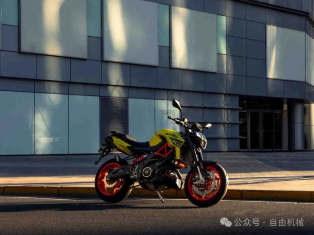Aprilia Shiver 900 da tro lai voi dien mao moi kich thich nguoi ham mo - 8