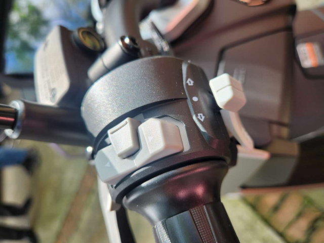 Chi tiet Aveta Vanguard 250 2025 ra mat ngon bo re hon ca Yamaha XMax 250 - 4