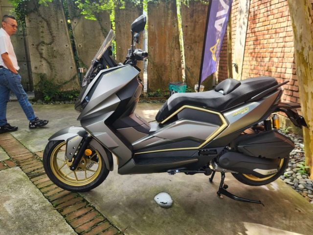 Chi tiet Aveta Vanguard 250 2025 ra mat ngon bo re hon ca Yamaha XMax 250 - 12