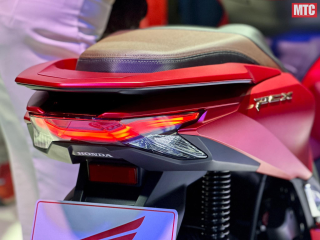 Honda PCX 160 2025 hoan toan moi ra mat tai Thai Lan co 3 phien ban voi gia ban tu 70 trieu dong - 11