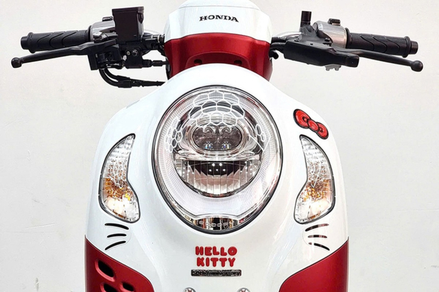 Soi chi tiet phien ban dac biet Honda Scoopy Hello Kitty vua ve Viet Nam voi gia gan 90 trieu Dong