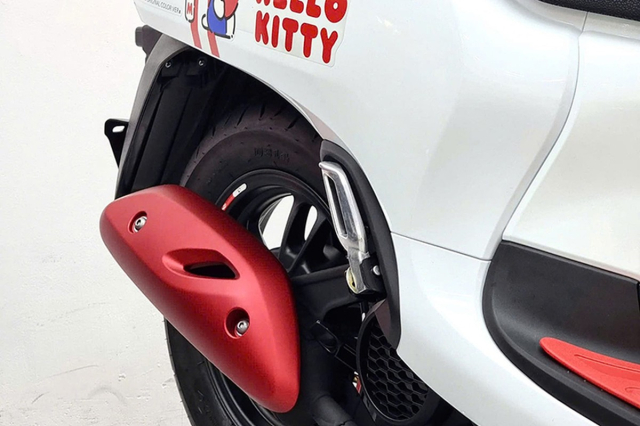 Soi chi tiet phien ban dac biet Honda Scoopy Hello Kitty vua ve Viet Nam voi gia gan 90 trieu Dong - 10