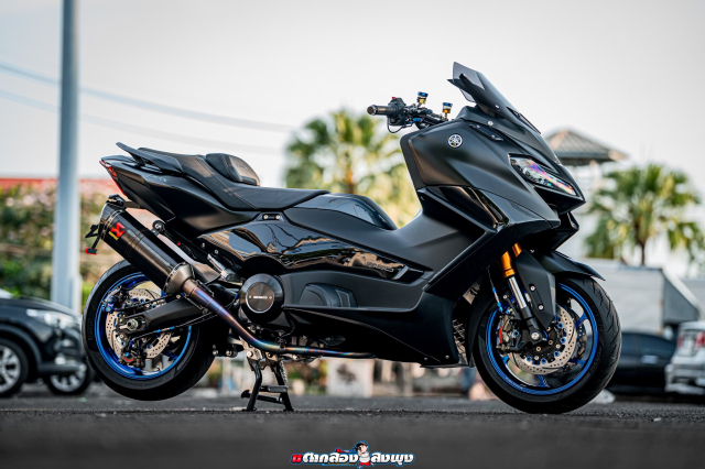 Cung soi chi tiet Chuyen co mat dat Yamaha Tmax 560 do cuc chat