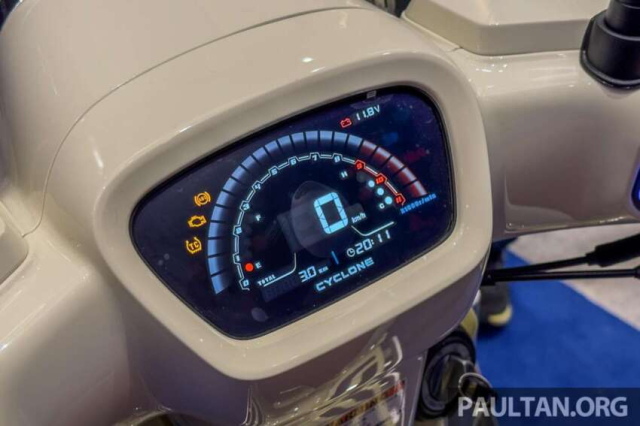 Doi thu cua Honda SH350i Vespa GTS300 xuat hien trang bi dong co DOHC gia ban chi 68 trieu VND - 5