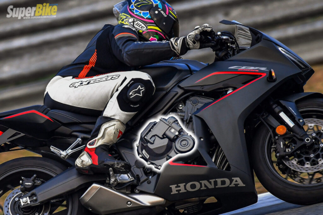 CBR500R Four 2025 Lan Gio moi trong the gioi xe the thao trung cap sap sua ra mat