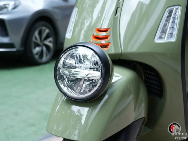 Chi tiet Vespa GTV300 2025 vua ra mat Toi co dien nhung toi khong loi thoi - 4