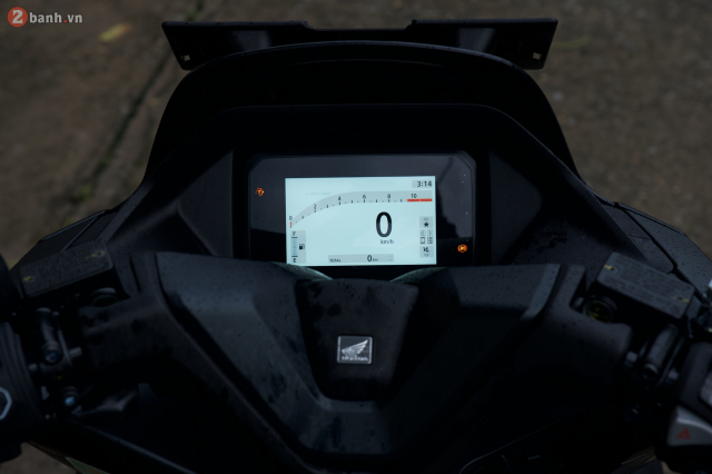 Cuoi cung Honda PCX160 2025 phien ban RoadSync cung da ve Viet Nam voi gia ban hon 90 trieu VND - 8