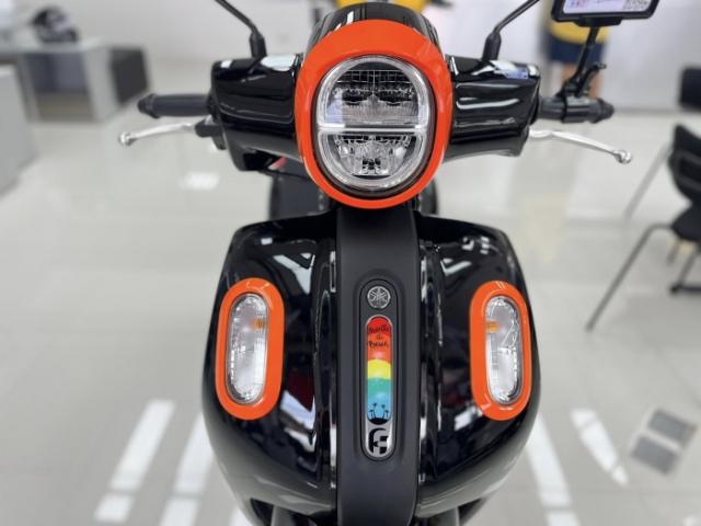 Hinh anh thuc te cua Yamaha Fazzio Hybrid 2025 tai dai ly Khi phong cach len ngoi
