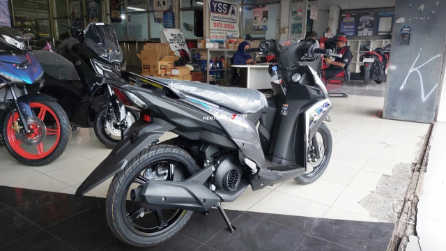 Hinh anh thuc te cua Yamaha Mio M3 125 2025 tai dai ly Nho gon bong bay va day cuon hut - 4