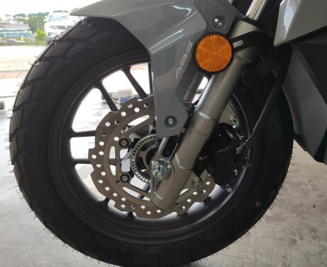 Honda ADV160 2025 Hinh anh thuc te tai dai ly cho thay ngoai hinh ngay cang ben - 7